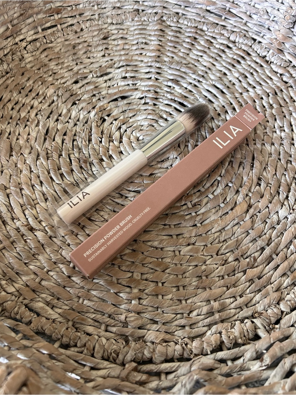 New Ilia Precision Powder Brush - Picture 2 of 2